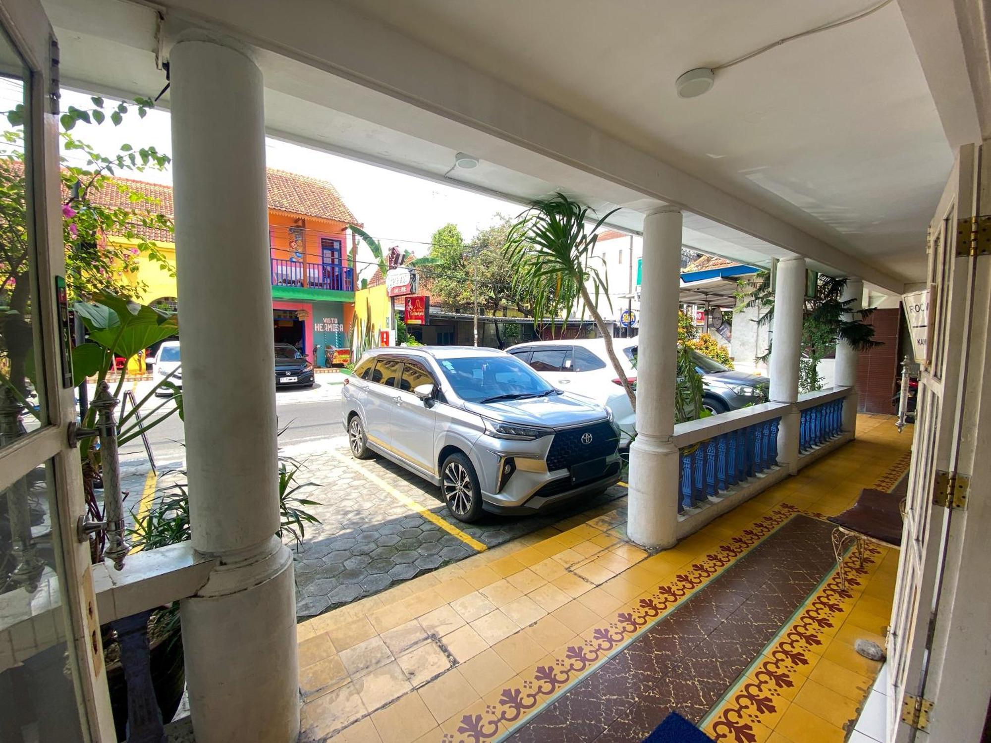 Parikesit Guest House Jogyakarta Zewnętrze zdjęcie